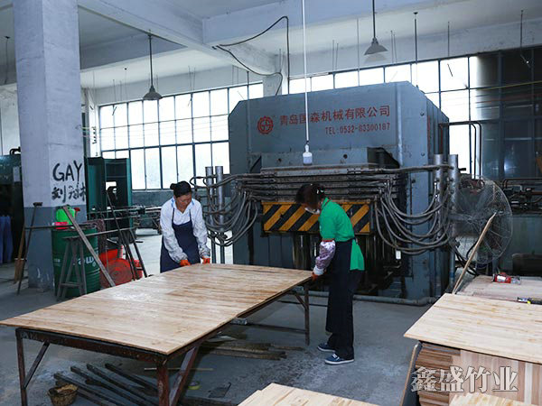 復合板壓制工區